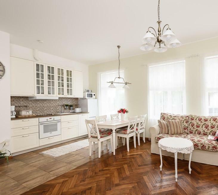 Roosi Apartment Parnu Luaran gambar